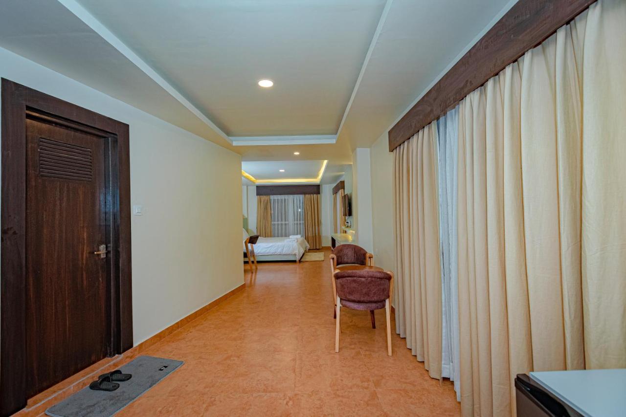 Апартаменты Poms Penthouse Покхара Экстерьер фото